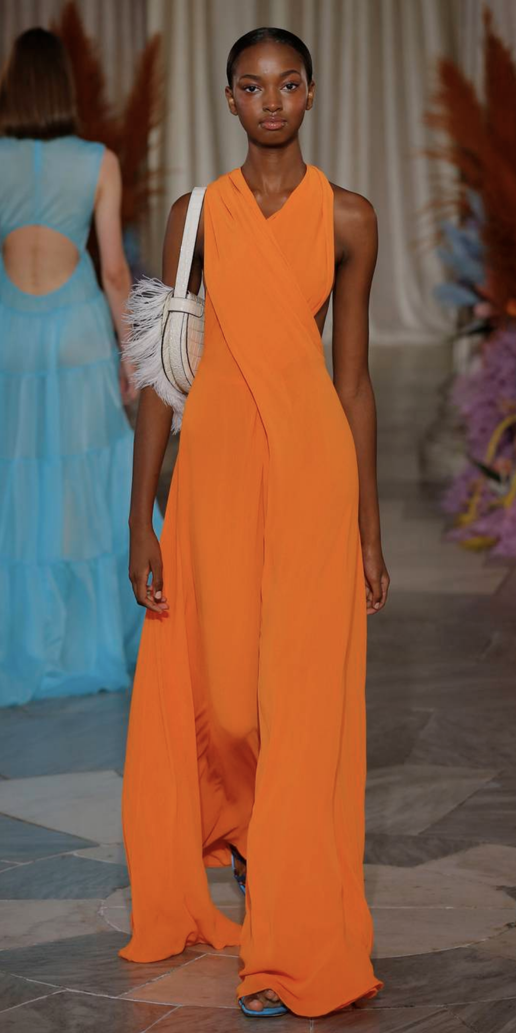 Orange in Fashion Clothes. Pic 3.